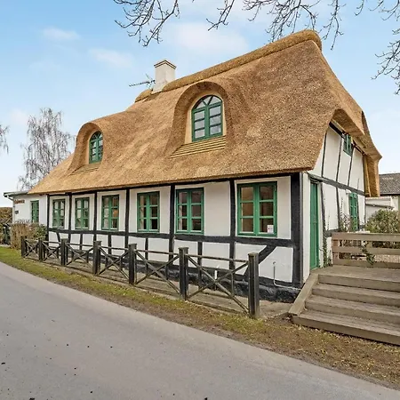 3 Bedroom Awesome In Tranekaer Holiday home Osterhuse